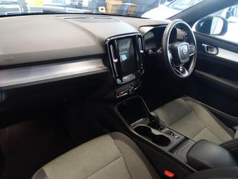 VOLVO XC40 2.0 B3 MHEV Core SUV 5dr Petrol Hybrid DCT Auto Euro 6 (s/s) (16