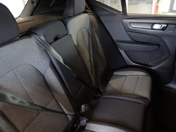 VOLVO XC40 2.0 B3 MHEV Core SUV 5dr Petrol Hybrid DCT Auto Euro 6 (s/s) (16