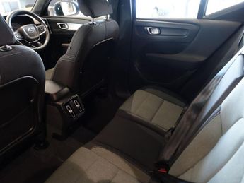 VOLVO XC40 2.0 B3 MHEV Core SUV 5dr Petrol Hybrid DCT Auto Euro 6 (s/s) (16