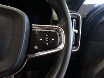 VOLVO XC40 2.0 B3 MHEV Core SUV 5dr Petrol Hybrid DCT Auto Euro 6 (s/s) (16