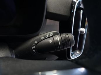 VOLVO XC40 2.0 B3 MHEV Core SUV 5dr Petrol Hybrid DCT Auto Euro 6 (s/s) (16