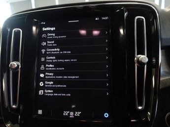 VOLVO XC40 2.0 B3 MHEV Core SUV 5dr Petrol Hybrid DCT Auto Euro 6 (s/s) (16