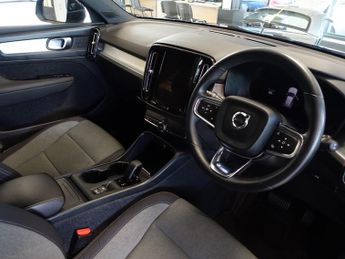 VOLVO XC40 2.0 B3 MHEV Core SUV 5dr Petrol Hybrid DCT Auto Euro 6 (s/s) (16