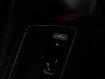 VOLKSWAGEN GOLF 1.5 eTSI MHEV R-Line Hatchback 5dr Petrol Hybrid DSG Euro 6 (s/s