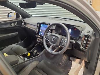 VOLVO XC40 Recharge 69kWh Core SUV 5dr Electric Auto (231 ps)