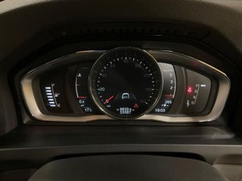 VOLVO V60 CROSS COUNTRY 2.4 D4 Lux Nav Estate 5dr Diesel Auto AWD Euro 6 (s/s) (190 ps)