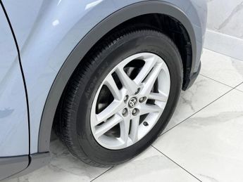 TOYOTA C-HR 1.8 VVT-h Icon SUV 5dr Petrol Hybrid CVT Euro 6 (s/s) (122 ps)