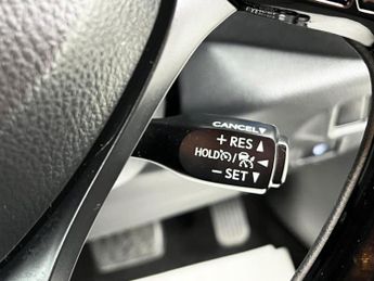 TOYOTA C-HR 1.8 VVT-h Icon SUV 5dr Petrol Hybrid CVT Euro 6 (s/s) (122 ps)
