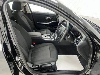 BMW 3 SERIES 2.0 318i SE Pro Touring 5dr Petrol Auto Euro 6 (s/s) (156 ps)