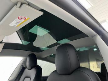 TESLA Model 3 Standard Range Plus Saloon 4dr Electric Auto RWD (241 bhp)
