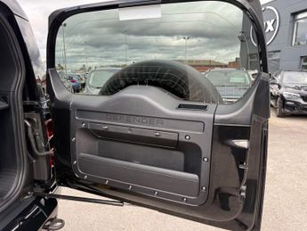 LAND ROVER DEFENDER 3.0 D250 MHEV URBAN X-Dynamic SE SUV 5dr Diesel Auto 4WD Euro 6 