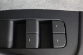 TESLA MODEL Y (Dual Motor) Long Range Auto 4WDE 5dr