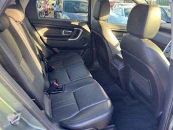 LAND ROVER DISCOVERY SPORT 2.0 TD4 SE Tech SUV 5dr Diesel Auto 4WD Euro 6 (s/s) (180 ps)