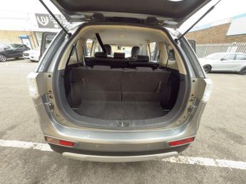 MITSUBISHI OUTLANDER 2.2 DI-D GX3 SUV 5dr Diesel Auto 4WD Euro 5 (s/s) (150 ps)