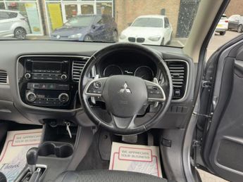 MITSUBISHI OUTLANDER 2.2 DI-D GX3 SUV 5dr Diesel Auto 4WD Euro 5 (s/s) (150 ps)