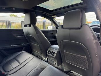 JAGUAR XF 3.0d V6 S Saloon 4dr Diesel Auto Euro 6 (s/s) (300 ps)