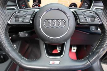 AUDI A4 AVANT 2.0 TFSI 40 Black Edition Estate 5dr Petrol S Tronic Euro 6 (s/s