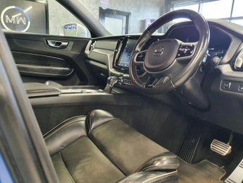 VOLVO XC60 2.0 D5 PowerPulse R-Design SUV 5dr Diesel Auto AWD Euro 6 (s/s) 