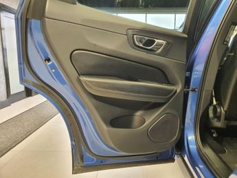 VOLVO XC60 2.0 D5 PowerPulse R-Design SUV 5dr Diesel Auto AWD Euro 6 (s/s) 