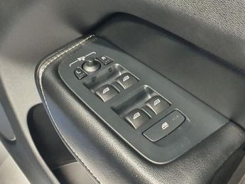 VOLVO XC60 2.0 D5 PowerPulse R-Design SUV 5dr Diesel Auto AWD Euro 6 (s/s) 