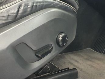 VOLVO XC60 2.0 D5 PowerPulse R-Design SUV 5dr Diesel Auto AWD Euro 6 (s/s) 