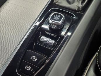 VOLVO XC60 2.0 D5 PowerPulse R-Design SUV 5dr Diesel Auto AWD Euro 6 (s/s) 