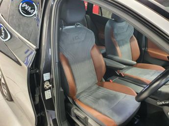 VOLKSWAGEN ID.4 Pro Performance 77kWh 1ST Edition SUV 5dr Electric Auto (204 ps)