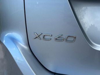 VOLVO XC60 2.4 D5 SE Lux Nav SUV 5dr Diesel Geartronic AWD Euro 5 (215 ps)