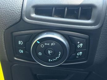 FORD FOCUS 1.0T EcoBoost Zetec Estate 5dr Petrol Auto Euro 6 (s/s) (125 ps)