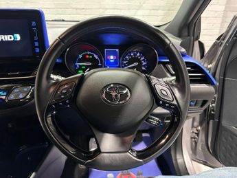 TOYOTA C-HR 1.8 VVT-h Dynamic SUV 5dr Petrol Hybrid CVT Euro 6 (s/s) (122 ps