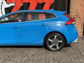 VOLVO V40 2.0 D3 R-Design Lux Nav Hatchback 5dr Diesel Geartronic Euro 5 (