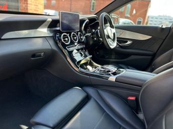 MERCEDES-BENZ C-CLASS 2.1 C300dh AMG Line (Premium Plus) Saloon 4dr Diesel Hybrid G-Tr