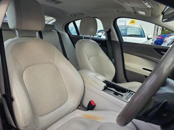 JAGUAR XE AUTOMATIC 2.0 GTDi Portfolio Saloon 4dr Petrol Auto Euro 6 (s/s)