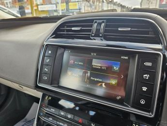 JAGUAR XE AUTOMATIC 2.0 GTDi Portfolio Saloon 4dr Petrol Auto Euro 6 (s/s)