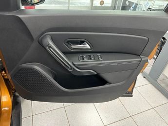 DACIA DUSTER 1.6 SCe Prestige SUV 5dr Petrol Manual Euro 6 (s/s) (115 ps)