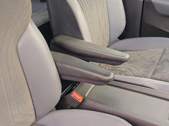 VOLKSWAGEN ID.4 Pro Performance 77kWh Life SUV 5dr Electric Auto (204 ps)