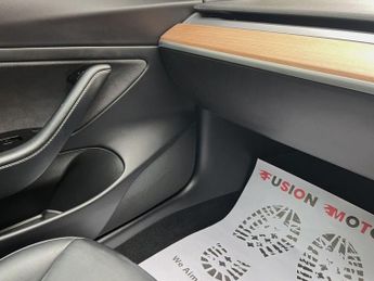 TESLA Model 3 Standard Range Plus Saloon 4dr Electric Auto RWD (241 bhp)