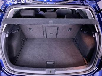 VOLKSWAGEN E-GOLF 35.8kWh e-Golf Hatchback 5dr Electric Auto (136 ps)