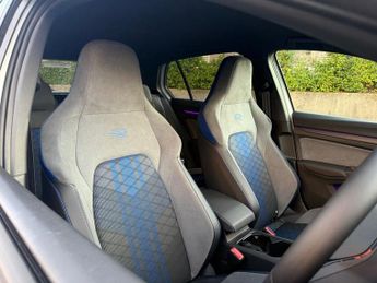 VOLKSWAGEN GOLF 2.0 TSI R Hatchback 5dr Petrol DSG 4Motion Euro 6-18" ALLOY WHEE