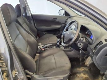 HYUNDAI I30 1.6 CRDi Comfort Hatchback 5dr Diesel Manual Euro 4 (115 ps)