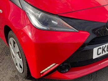 TOYOTA AYGO 1.0 VVT-i x-play Hatchback 5dr Petrol Manual Euro 6 (68 ps)