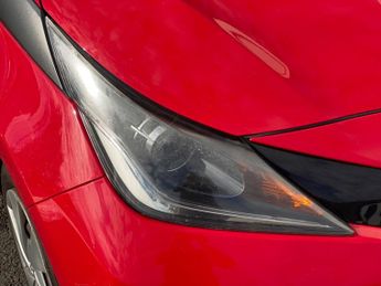 TOYOTA AYGO 1.0 VVT-i x-play Hatchback 5dr Petrol Manual Euro 6 (68 ps)