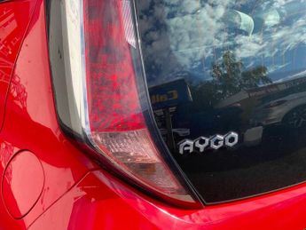 TOYOTA AYGO 1.0 VVT-i x-play Hatchback 5dr Petrol Manual Euro 6 (68 ps)