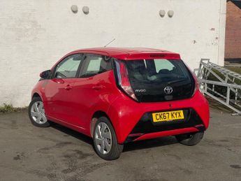 TOYOTA AYGO 1.0 VVT-i x-play Hatchback 5dr Petrol Manual Euro 6 (68 ps)