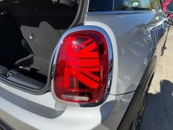 MINI Electric Hatch Cooper SE 32.6kWh Level 1 Hatchback 3dr Electric Auto (184 ps)