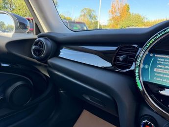 MINI Electric Hatch Cooper SE 32.6kWh Level 1 Hatchback 3dr Electric Auto (184 ps)