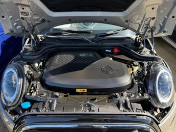 MINI Electric Hatch Cooper SE 32.6kWh Level 1 Hatchback 3dr Electric Auto (184 ps)
