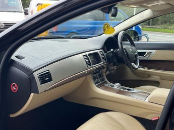 JAGUAR XF 2.2d Luxury Saloon 4dr Diesel Auto Euro 5 (s/s) (200 ps)