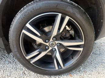 VOLVO XC40 2.0 D4 R-Design SUV Automatic 5dr 