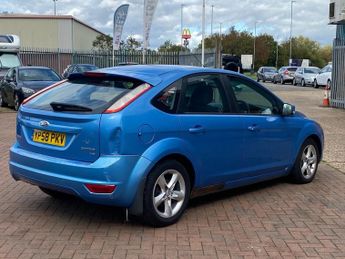 FORD FOCUS 1.6 Zetec Hatchback 5dr Petrol Manual (161 g/km, 99 bhp)